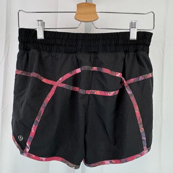 LULULEMON  Size 8 Tracker Short III Black Poppy Petals Berry Rumble Multi - Picture 2 of 7